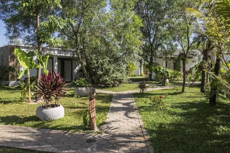 Fotos del hotel Sahaa Beach Resort:  16