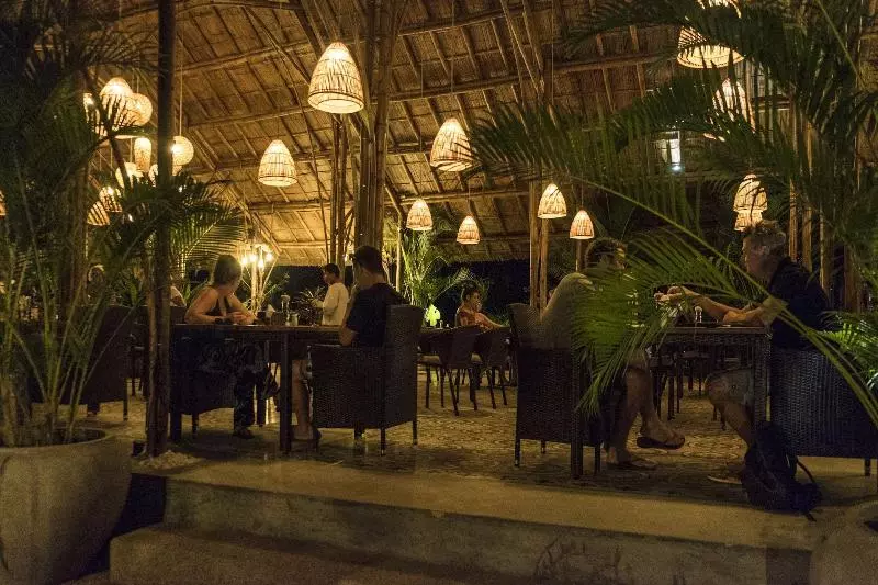 Fotos del hotel Sahaa Beach Resort:  9