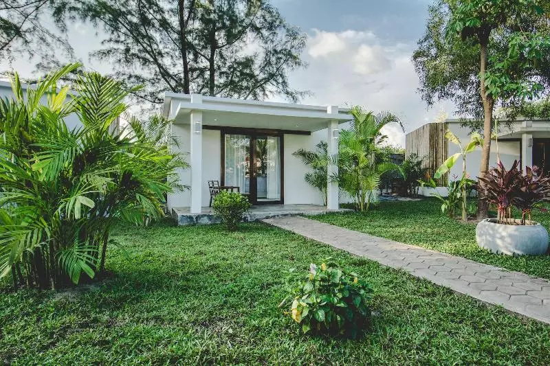 Fotos del hotel Sahaa Beach Resort:  10