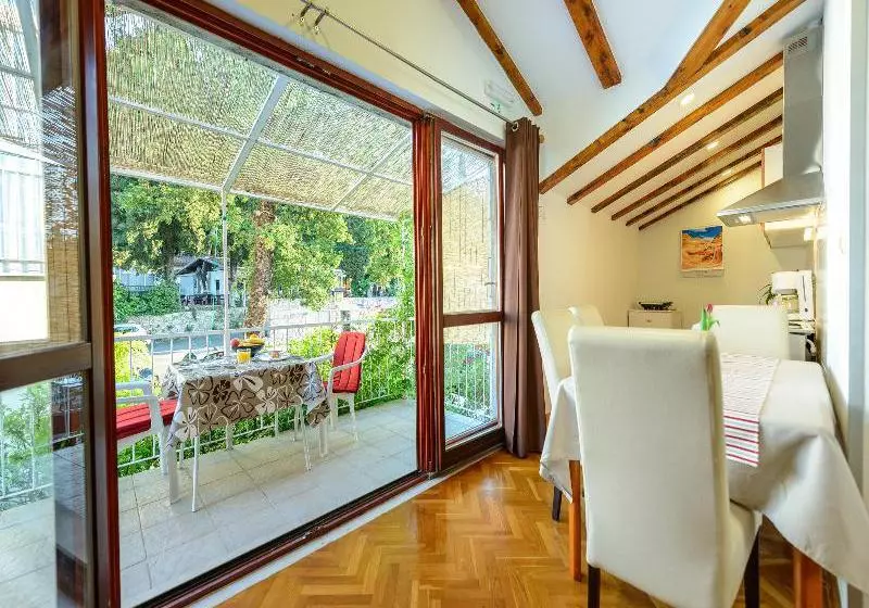 Fotos del hotel Apartmani Villa Tolja:  8