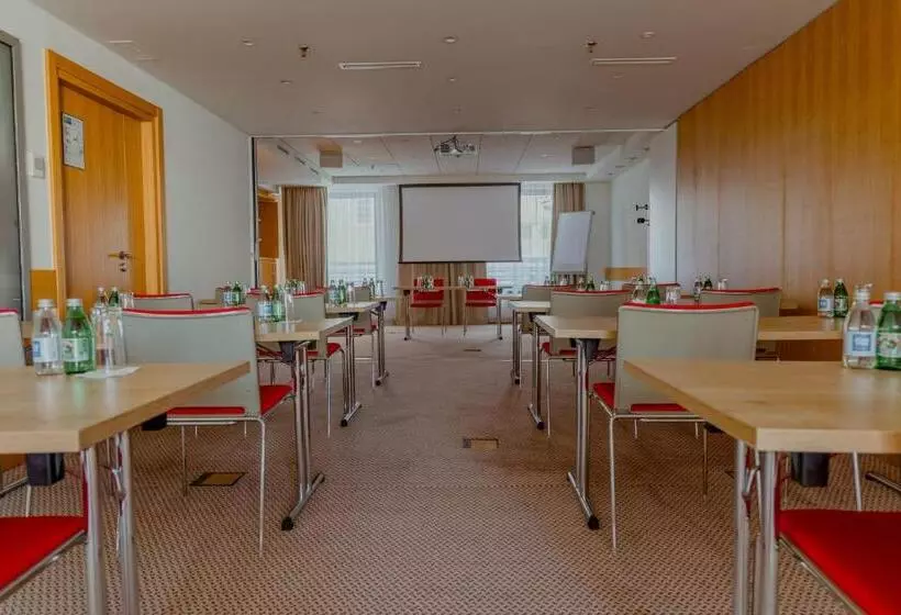 Fotos del hotel Holiday Inn Express Belgrade  City:  2