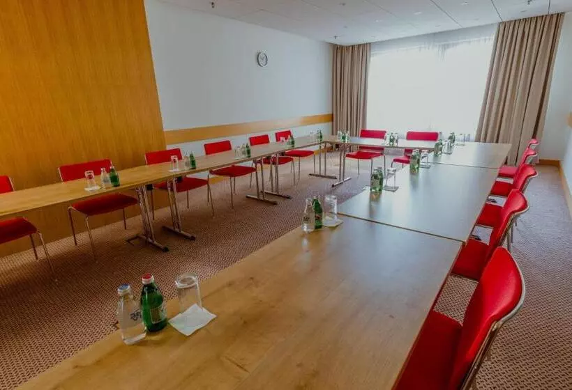 Fotos del hotel Holiday Inn Express Belgrade  City:  4