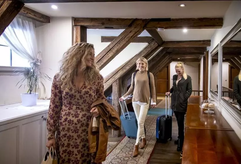 Miss Sophie’s Charles Bridge