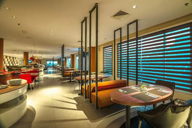 Fotos del hotel Crown Prince  Surabaya Managed By Midtown Indonesia:  4