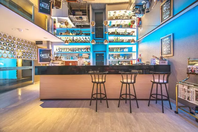 Fotos del hotel Crown Prince  Surabaya Managed By Midtown Indonesia:  5