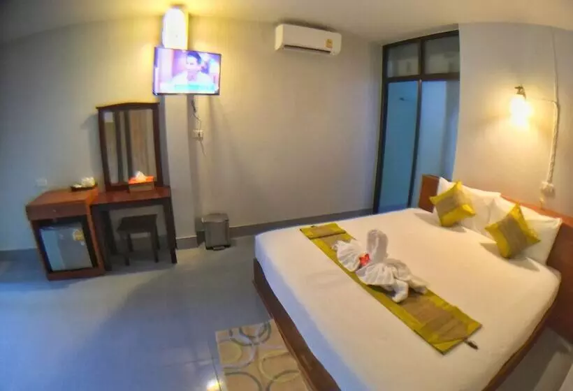 Fotos del hotel Sri Chada:  17