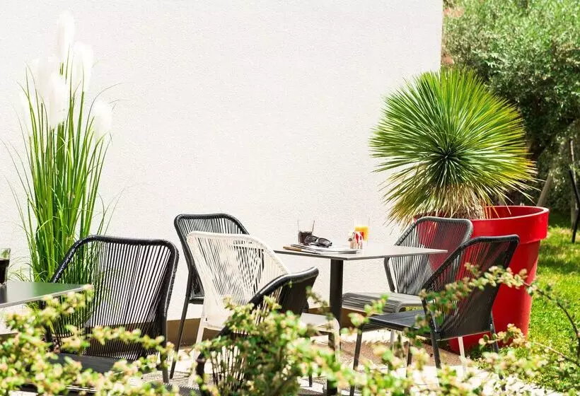 Fotos del hotel Kyriad Lyon Est Stadium Eurexpo Meyzieu:  7