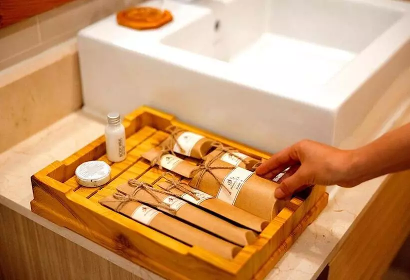 Fotos del hotel Mangala Zen Garden & Luxury Apartments:  2