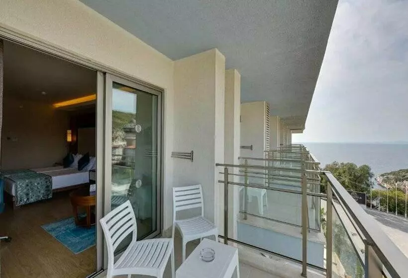 Fotos del hotel Ramada  & Suites Kusadasi:  5