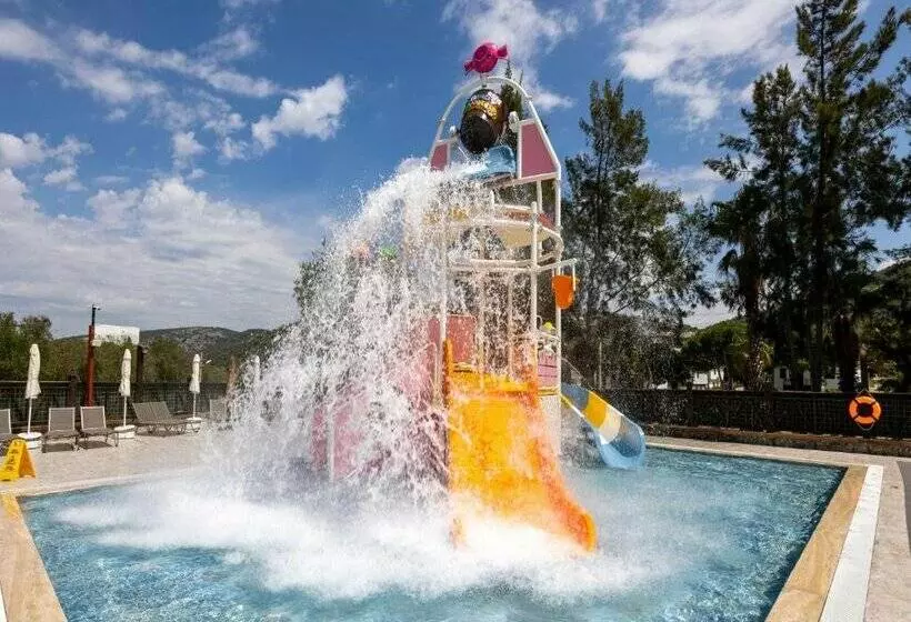 Fotos del hotel Ramada  & Suites Kusadasi:  14