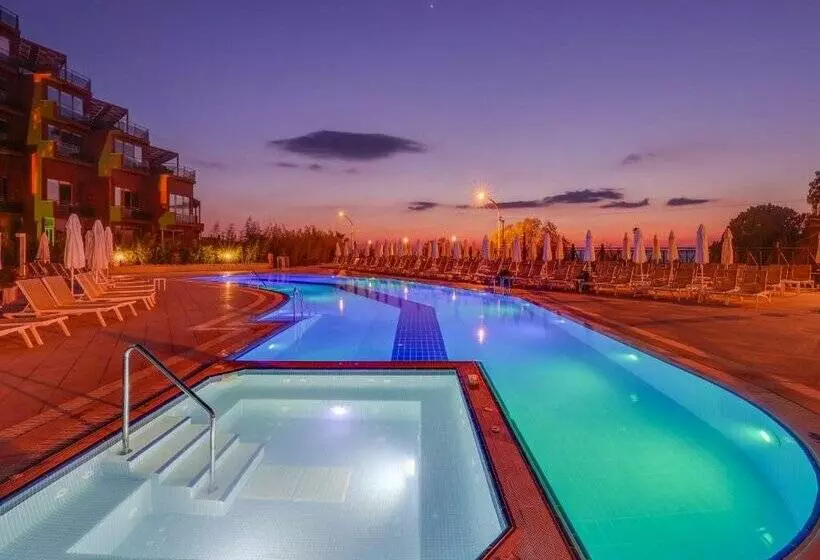 Fotos del hotel Ramada  & Suites Kusadasi:  2