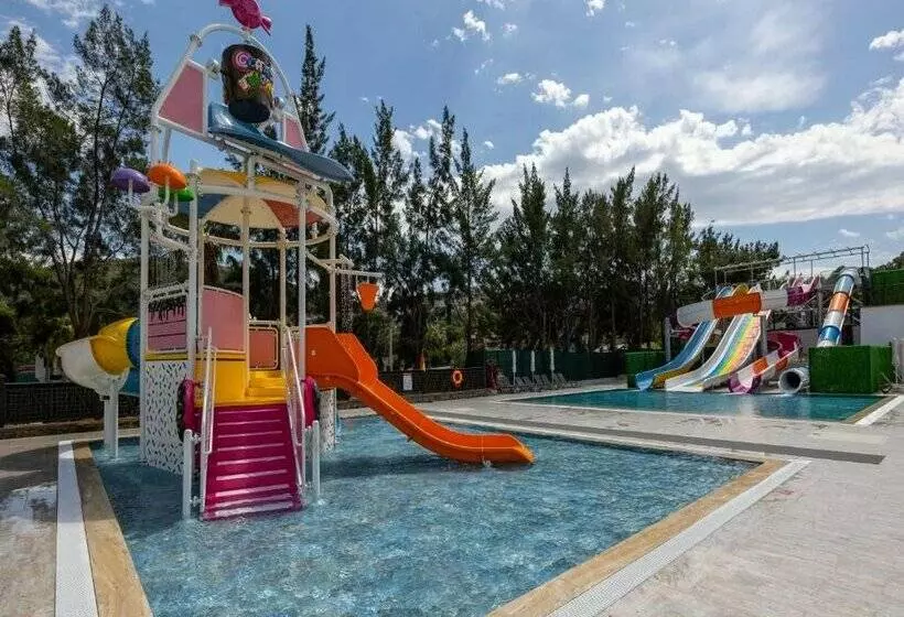 Fotos del hotel Ramada  & Suites Kusadasi:  21