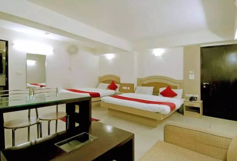 Fotos del hotel Durga International:  8