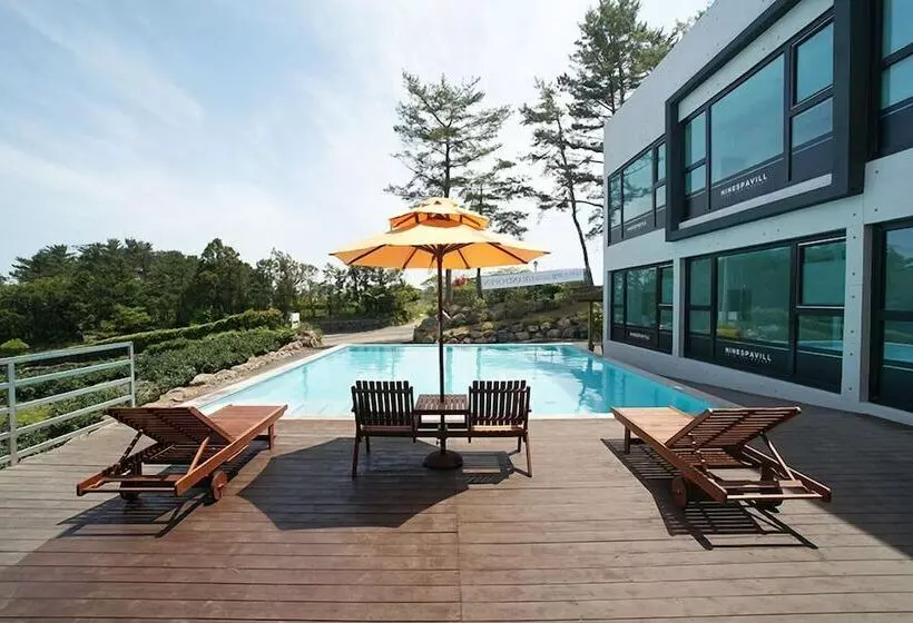 Fotos del hotel Ninespavill:  24