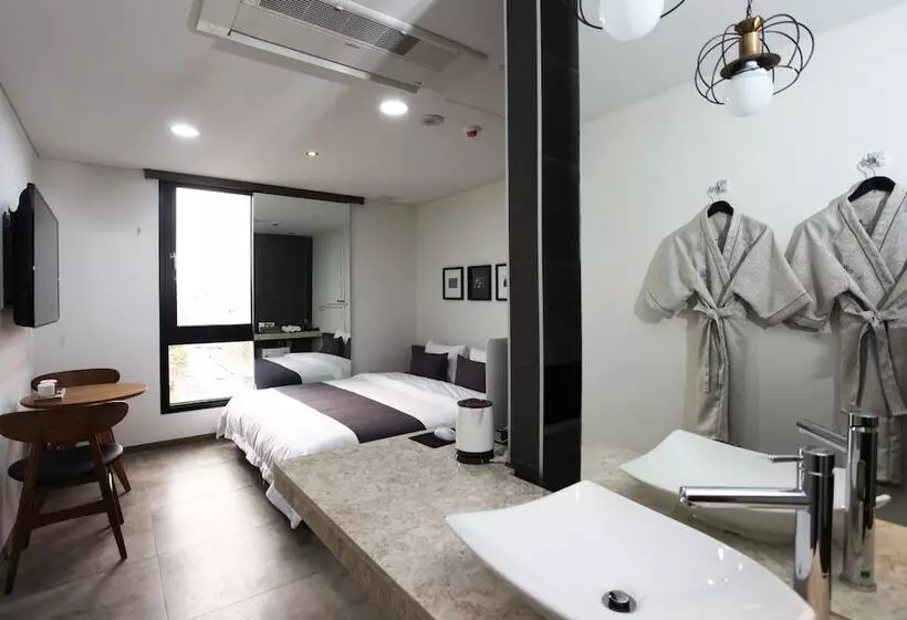 Fotos del hotel S&:  4