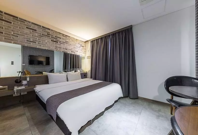 Fotos del hotel S&:  5