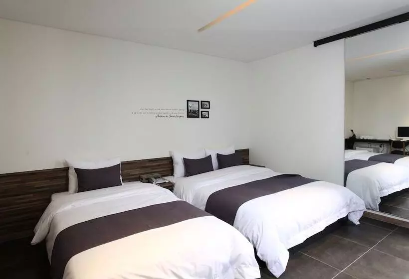 Fotos del hotel S&:  6