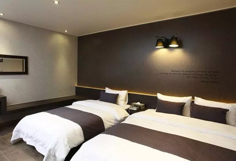 Fotos del hotel S&:  7