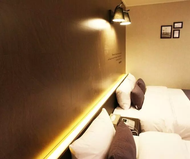 Fotos del hotel S&:  11