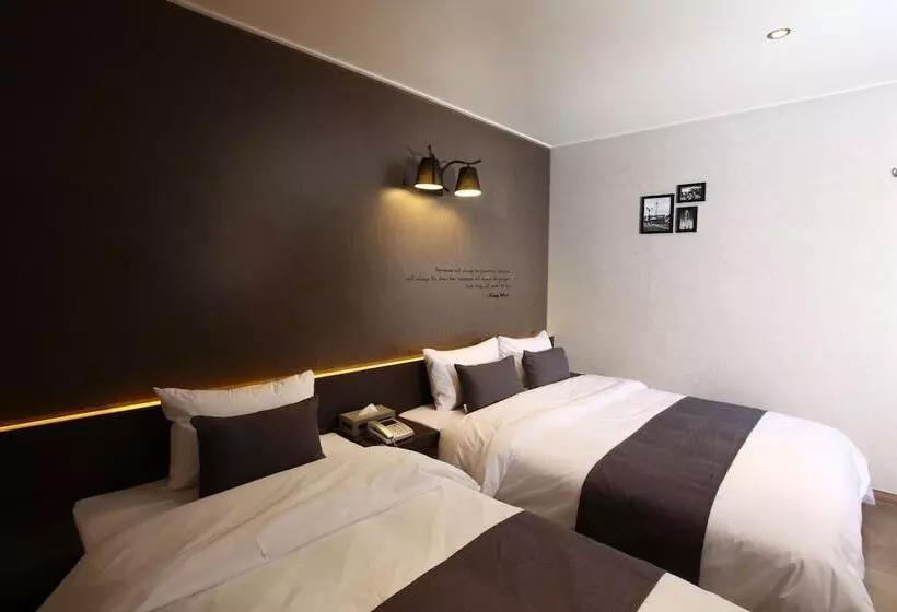 Fotos del hotel S&:  8