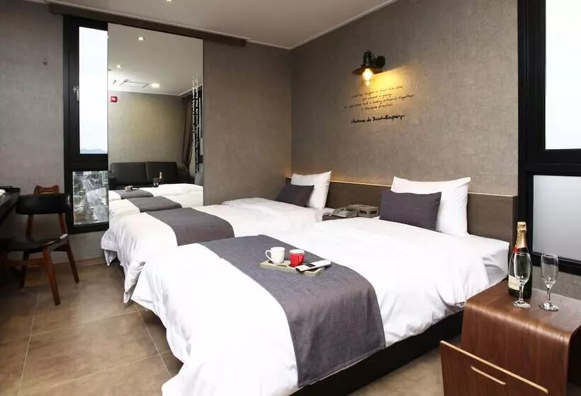 Fotos del hotel S&:  1