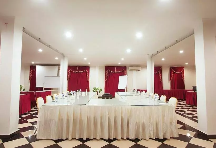 Fotos del hotel F  Jakarta:  5