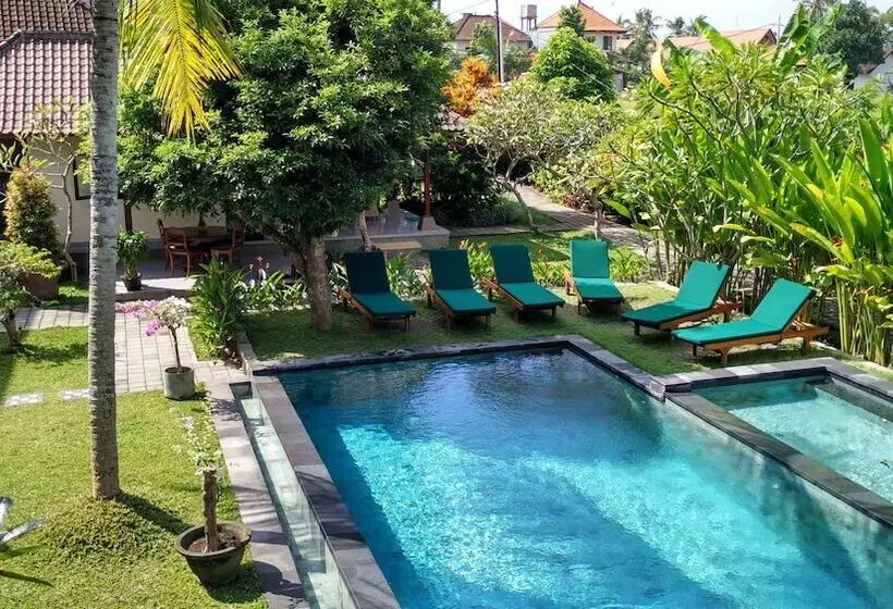 Nyoman Sandi Guest House