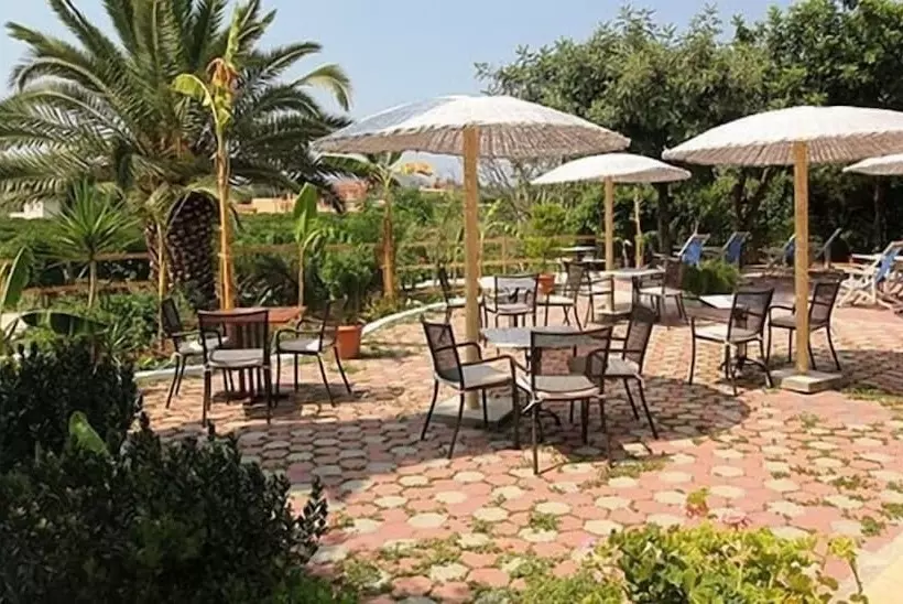 Fotos del hotel Triton Hotel & Bungalows:  3