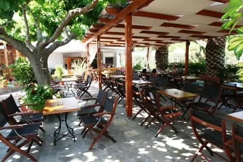 Fotos del hotel Triton Hotel & Bungalows:  2