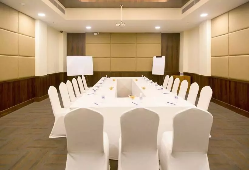 Fotos del hotel Kalyan Grand  A Business:  7