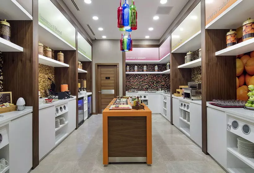 Fotos del hotel Hampton By Hilton Istanbul Atakoy:  7