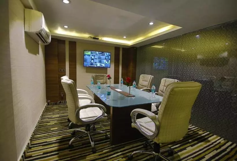 Fotos del hotel Jrd Exoticafully Vaccinated Staff:  6