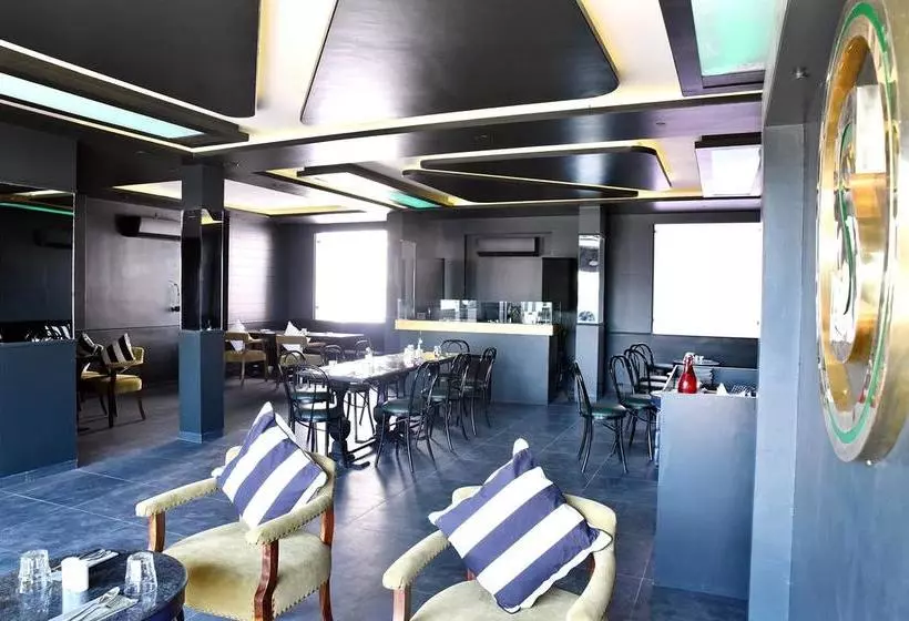 Fotos del hotel Capital O 8307 The Garden View:  10