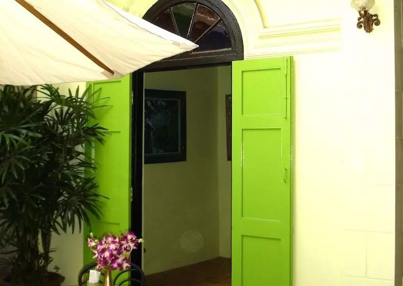 Fotos del hotel The Bang Khun Phrom Suites:  16