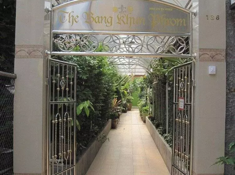 Fotos del hotel The Bang Khun Phrom Suites:  12