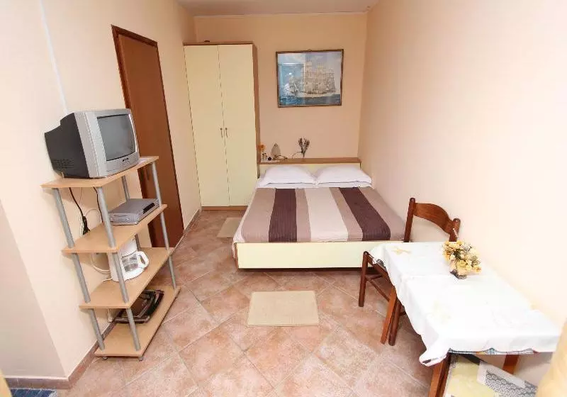 Fotos del hotel Apartment Divna:  10