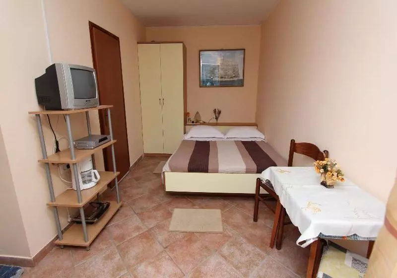 Fotos del hotel Apartment Divna:  13