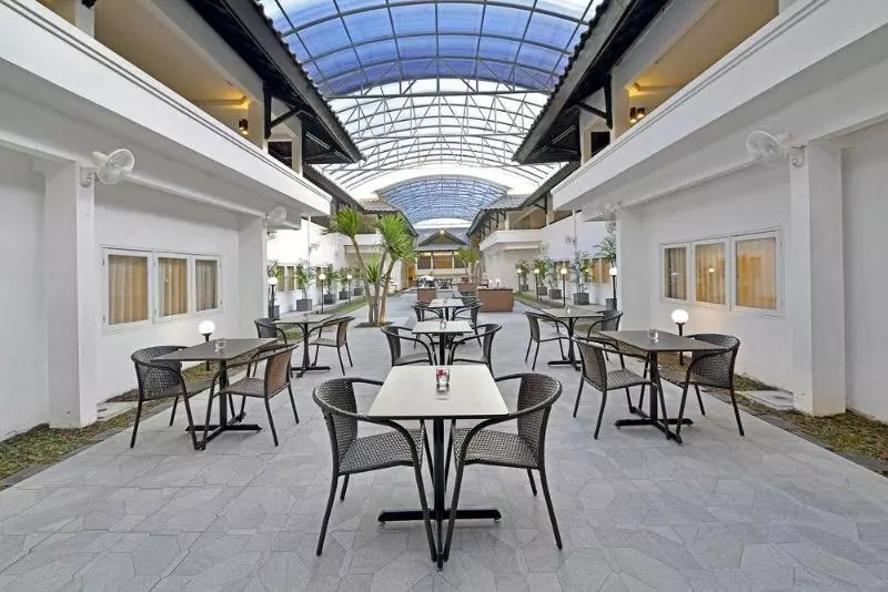 Fotos del hotel Whiz Prime  Darmo Harapan Surabaya:  9