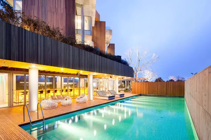 Bayhill Pool & Villa