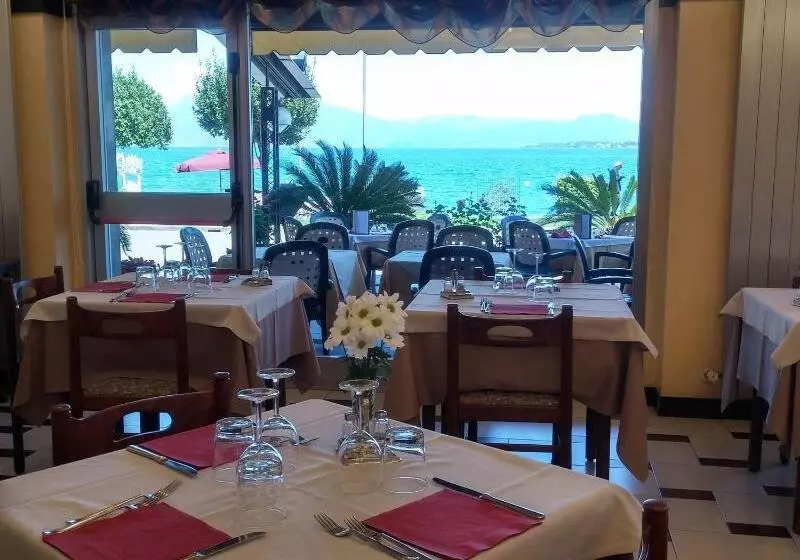 Fotos del hotel Riviera:  3