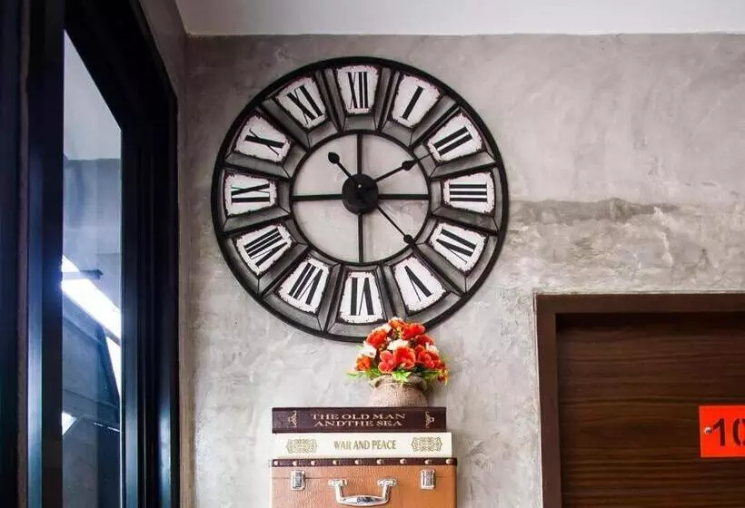 Fotos del hotel Journey Hostel Surat:  8
