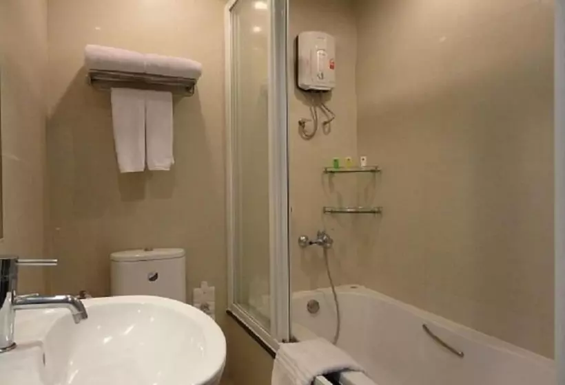 Fotos del hotel The Green Bells New Petchburi:  8
