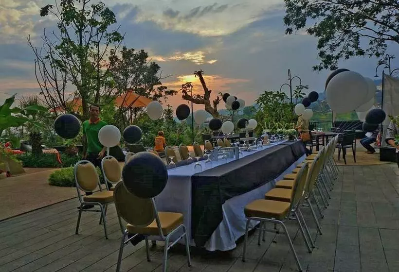 Fotos del hotel Clove Garden Hotel & Residence:  14