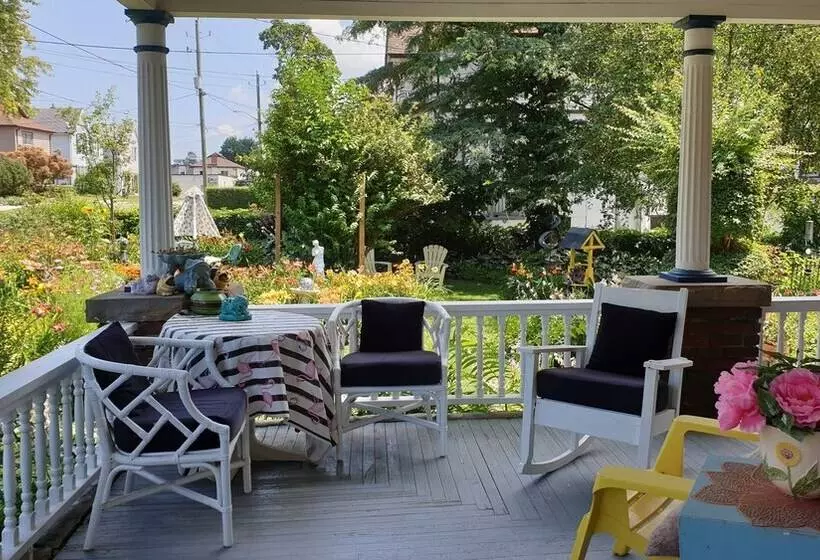 Fotos del hotel A Moment In Time Bed And Breakfast:  2