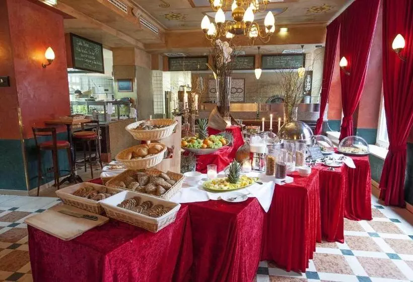Xii Apostel Albergo