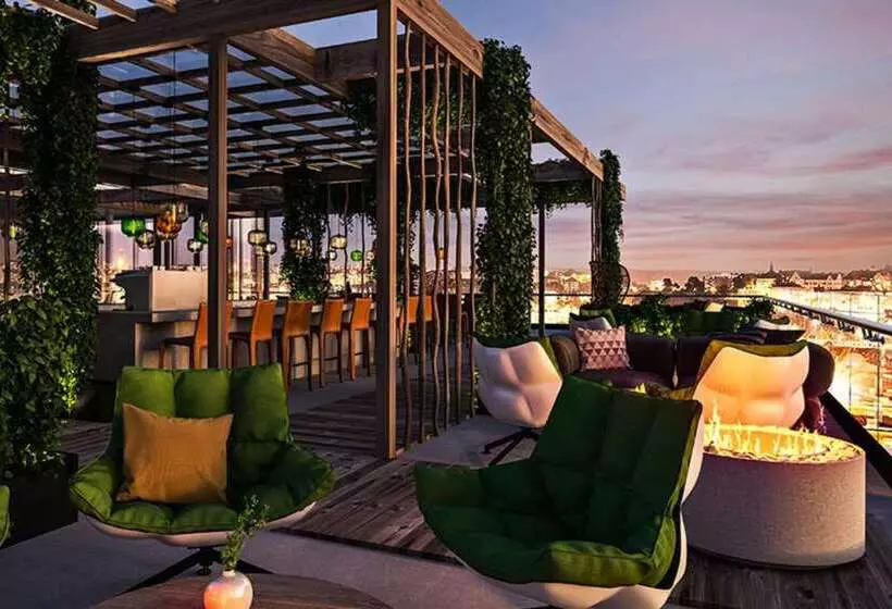 Fotos del hotel At Six:  5