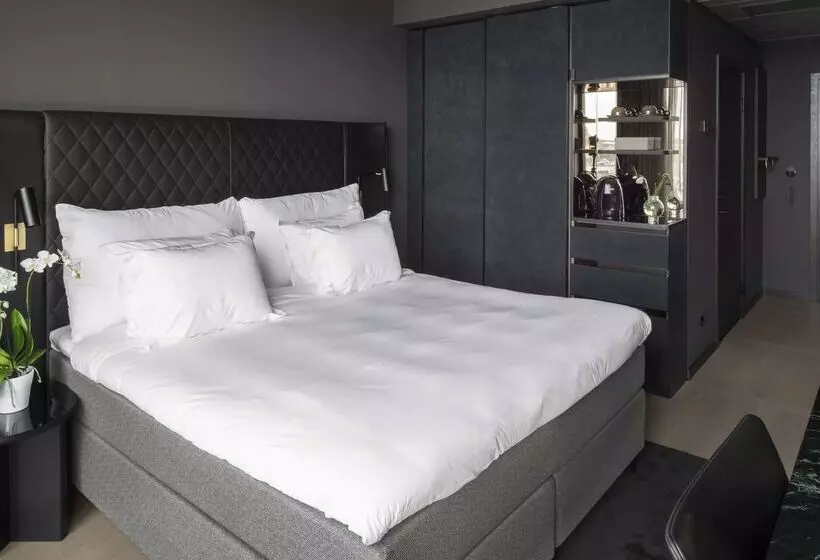 Fotos del hotel At Six:  15