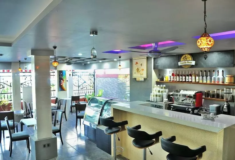 Fotos del hotel Airport Comfort Inn Premium:  4