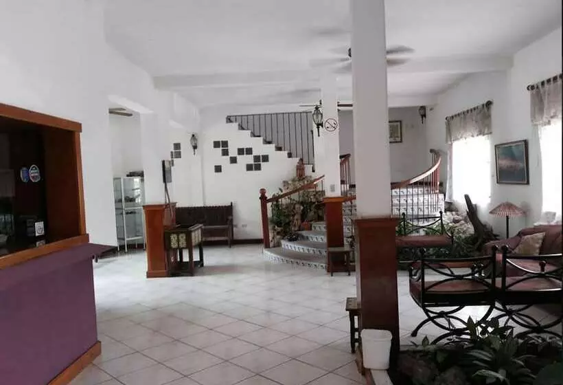 Fotos del hotel Casa Flores De Tikal:  25