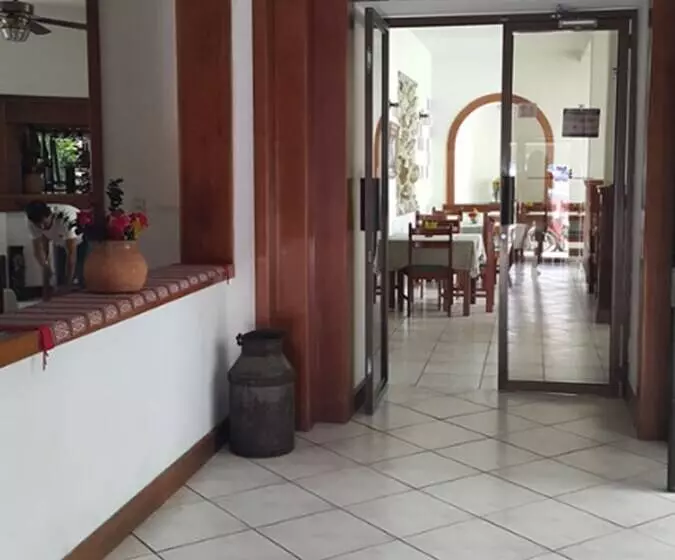 Fotos del hotel Casa Flores De Tikal:  15
